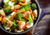 Chinesische Gemüsepfanne mit Tofu